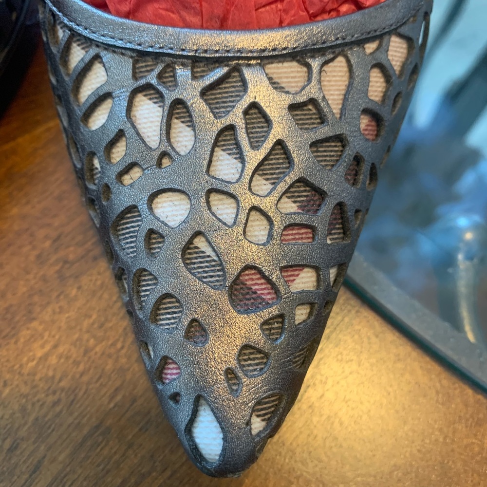 Authentic Used Burberry Heels - Picture 3 of 6